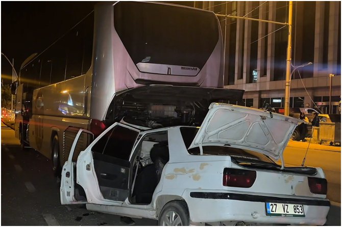 Malatya'da otomobil ile yolcu otobüsü çarpıştı: 3 yaralı