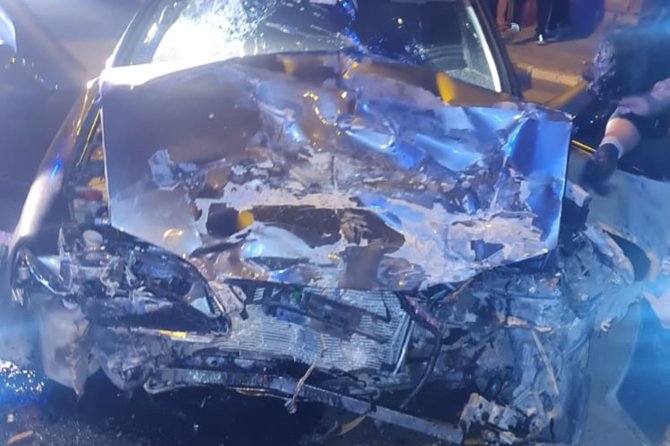Batman'da hafif ticari araç ile otomobil çarpıştı: 3 yaralı