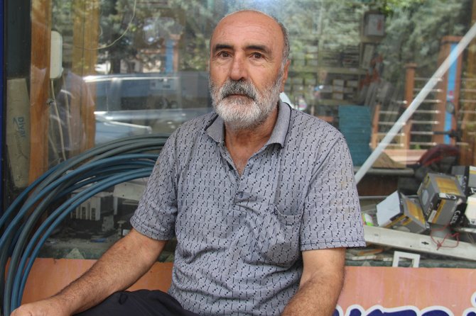 Dar yol, yoğun trafik: Ergani esnafı çözüm bekliyor