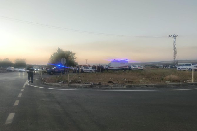Diyarbakır-Çınar yolunda 2 otomobil çarpıştı: 2 yaralı