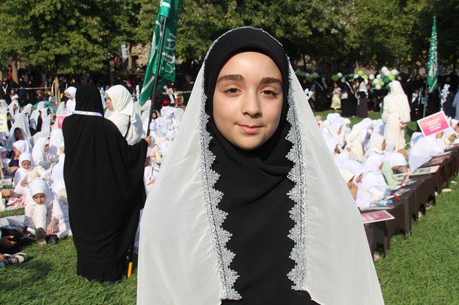 Tesettüre bürünen kız çocukları: Allah'ın emrini yerine getirdiğimiz için mutluyuz