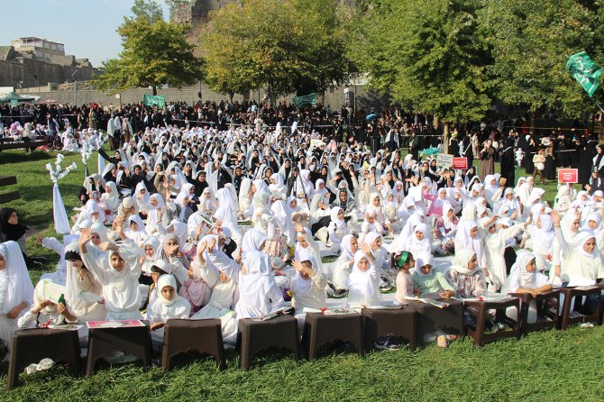 Tesettüre bürünen kız çocukları: Allah'ın emrini yerine getirdiğimiz için mutluyuz