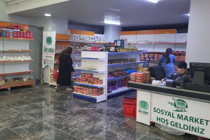 Umut Kervanı Van’da 250 ihtiyaç sahibi ailenin yüzünü güldürdü