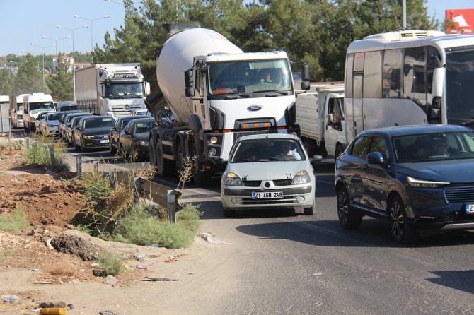 Diyarbakır’da yol çalışması çileye dönüştü