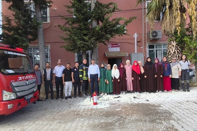 Mersin'de kız Kur'an kursunda öğrencilere uygulamalı yangın eğitimi verildi
