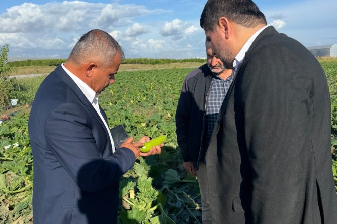 HÜDA PAR Antalya İl Başkanı Durmaz, tarım arazileri zarara uğrayan çiftçilerle bir araya geldi