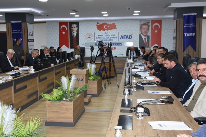 Vali Yavuz: Dere yataklarına kesinlikle inşaat yapılmasına müsaade etmemeliyiz