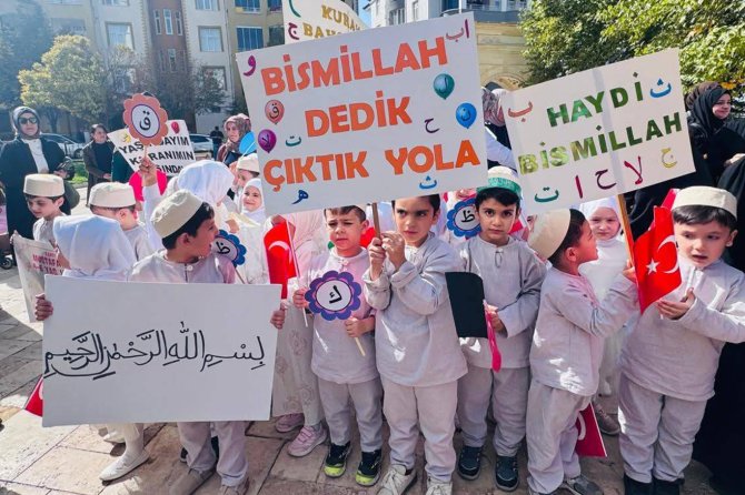 Malatya'da minik öğrenciler için Âmin Alayı ve Bed-i Besmele programı düzenlendi