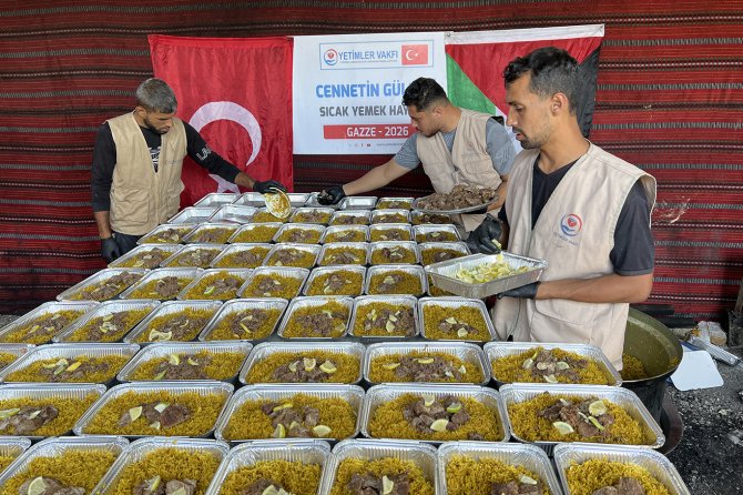 Yetimler Vakfı Gazze'de sıcak yemek yardımlarını sürdürüyor