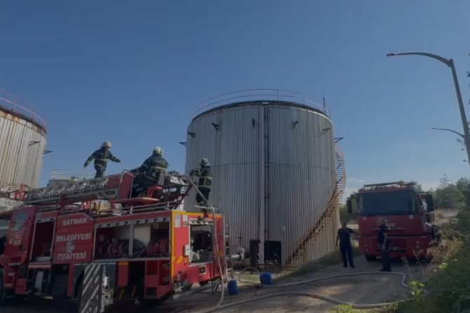 Batman'da akaryakıt tankında yangın