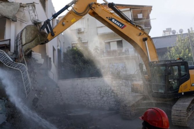 Buca Onat Tüneli çevresinde 26 riskli yapı yıkıldı