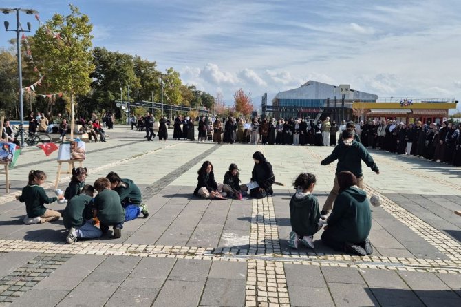 Gazze’de yarım kalan hayaller sahneye taşındı
