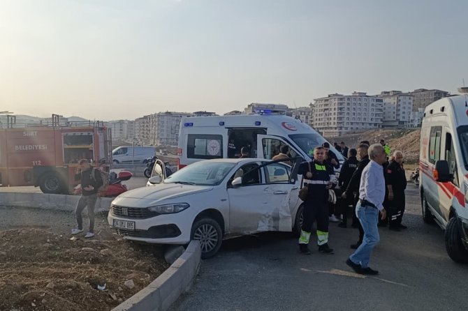 Siirt’te otomobil ile motosiklet çarpıştı: 2 yaralı