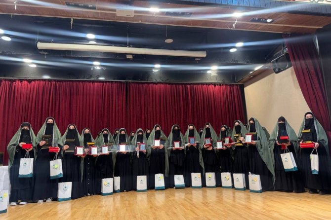 Adana’da 34 kız öğrenci İslami ilimlerde icazet aldı