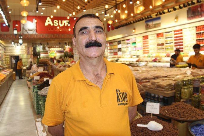 10 yıldır ailesiyle ev yapımı turşu hazırlıyor