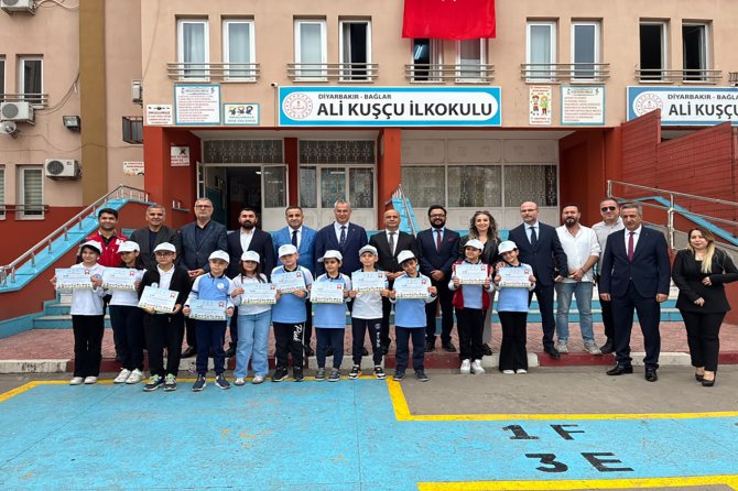 Diyarbakır’da öğrenciler sağlık konularında bilgilendirildi