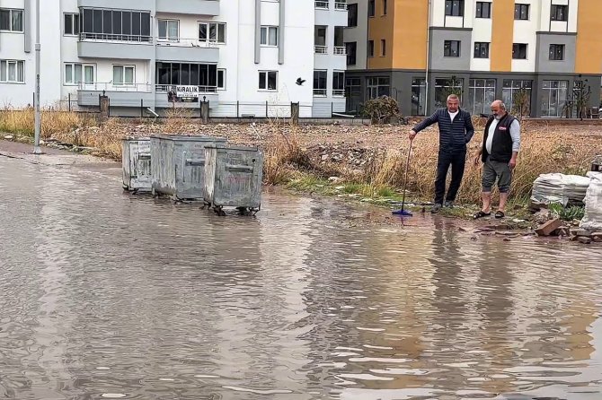 Malatya'da sağanak yağış ulaşımı olumsuz etkiledi