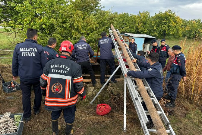 Yaklaşık 30 metrelik kuyuya düşen kız kurtarıldı