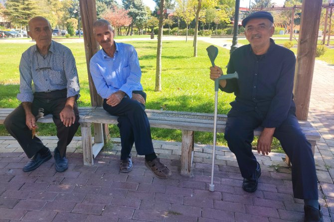 "Emeklilere en az yüzde 38-40 zam yapılmalı"